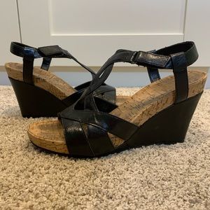 Black Aerosoles platform sandals